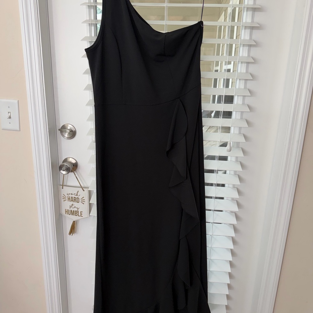 Elegant Black One-Shoulder Dress